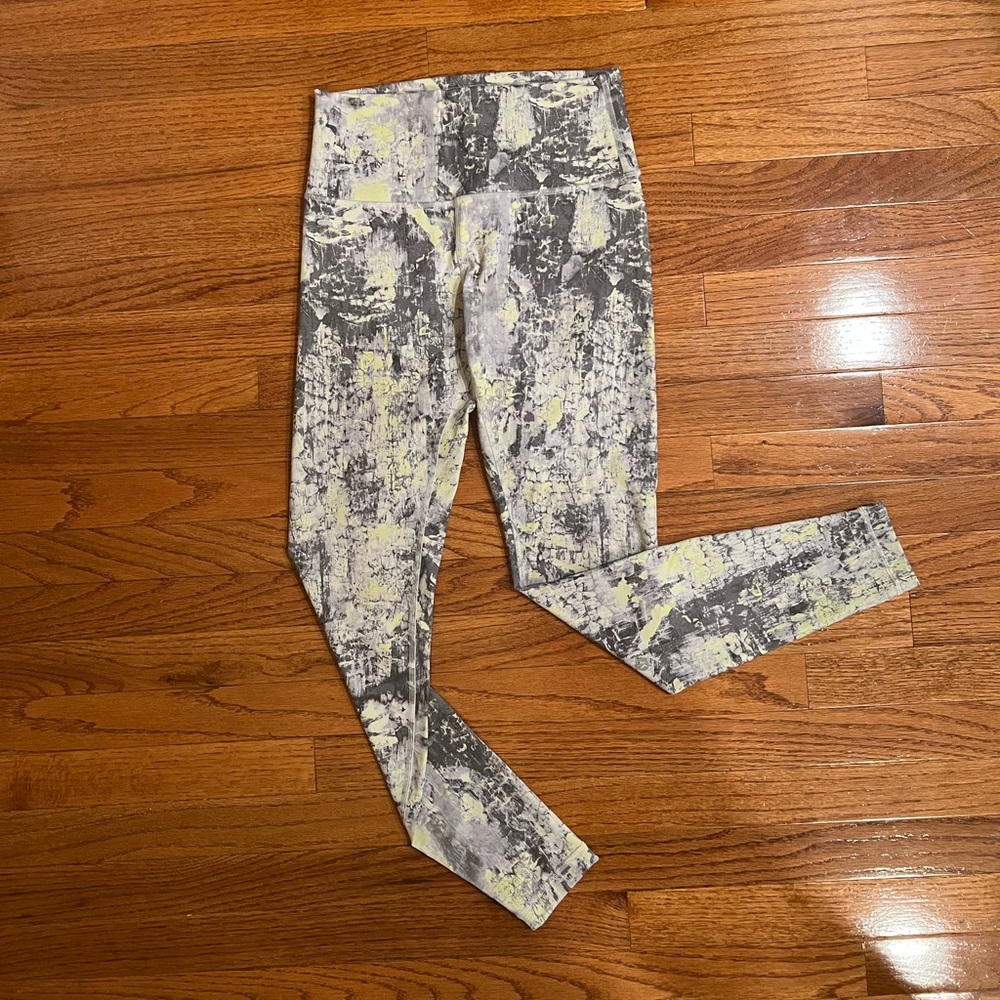 Abstract Patterned Leggings - Picture 3 of 5